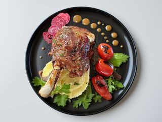 Ciolan de porc cu piure fin aromatizat cu trufe 400/250g