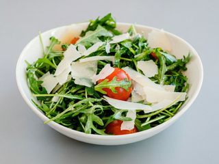 Mix salata cu rosii cherry și parmezan 150g