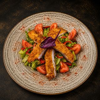 Salată cu pui crispy - 380g