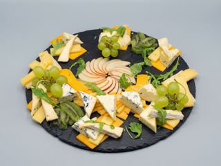 Platou de brânzeturi (2 persoane)