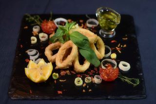 Rondele de calamar pane (metoda clasică)