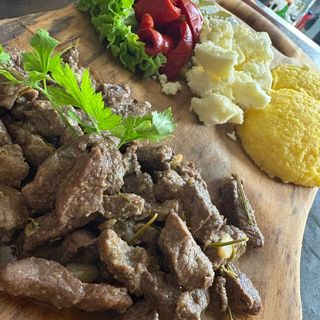 Pastrama de oaie cu mamaliguta 300/300/200g