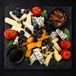 Platou de brânzeturi - 500g (2 persoane)