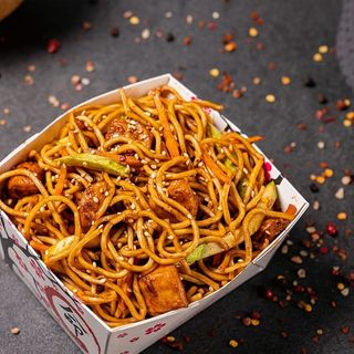 Noodles cu pui 450g