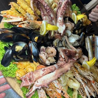 Platou fructe de mare special 3000g 6 persoane