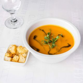 Supă cremă de legume cu crutoane