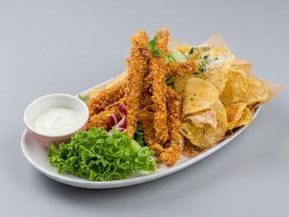 Crispy strips & cartofi Alandala si sos alb