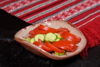 Salată de roşii și castraveți