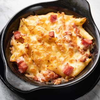 Penne cu sunca si smantana la cuptor