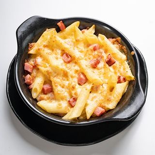 Penne cu sunca si smantana la cuptor