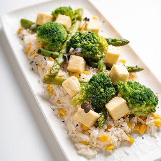 Tofu Crocant cu Broccoli si Sparanghel