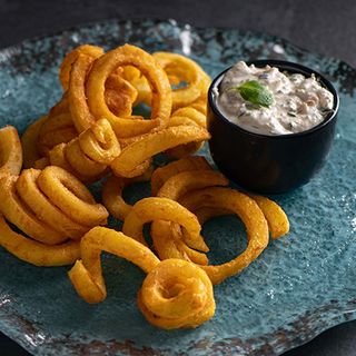 Cartofi twister cu Sos Tzatziki
