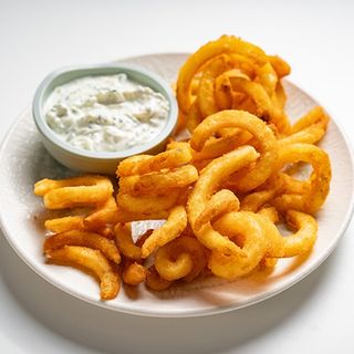 Cartofi twister cu Sos Tzatziki
