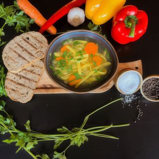 Supa de pui cu taitei de casa