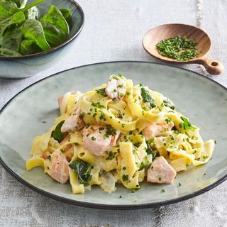 Tagliatelle cu Somon si Sos de Capere