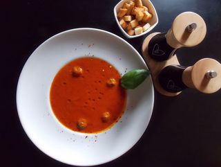 Supa crema de rosii cu ardei copti