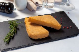 Cascaval pane cu mixt de salata