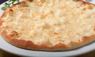 Placinta libaneza traditionala cu branza