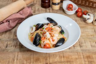 Tagliatelle cu fructe de mare