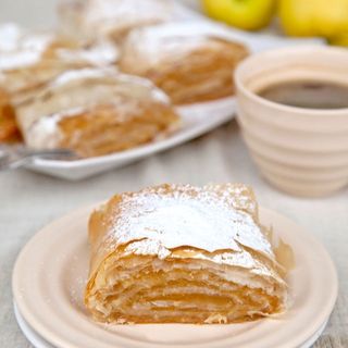 Ștrudel cu măr și scorțișoară