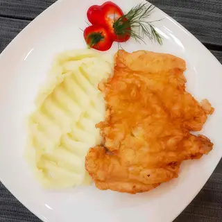 Snitel pulpa pui cu piure/Cartofi prajiti