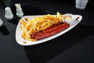 Carnat la gratar cu cartofi prajiti