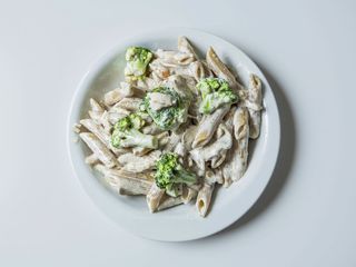 Penne integrale con pollo e broccoli