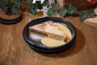 Prajitura cu mere si sos Diavolo