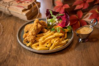 Crispy chicken cu cartofi prajiti