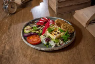 Salata halloumi