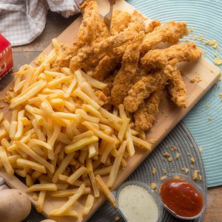 Maxi Crispy cu cartofi dippers