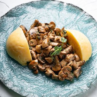 Ciuperci sote cu mamaliguta