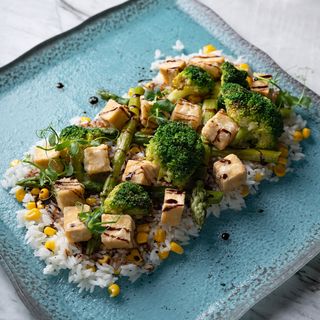 Tofu Crocant cu Broccoli si Sparanghel