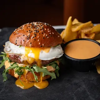 Meniu Egg & Cheddar Beef Burger