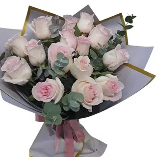 Buchet cu 15 trandafiri roz