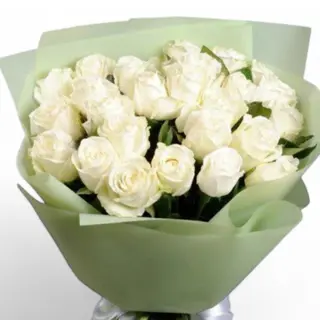 Buchet premium cu 25 de trandafiri albi