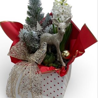 Aranjament de Craciun cu bradut, zambnil[ si caprioara
