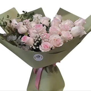 Buchet premium cu 25 de trandafiri roz