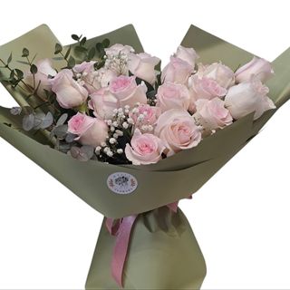 Buchet premium cu 25 de trandafiri roz