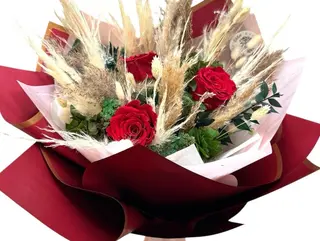 Buchet cu trandafiri criogenati rosii