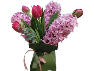 Buchet cu lalele si zambile roz în vaza decorativă