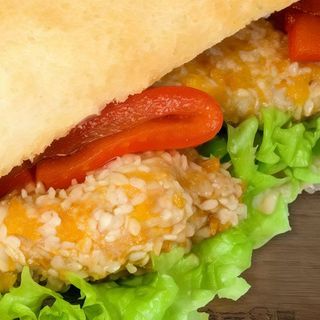 Sandwich cu snitel de pui