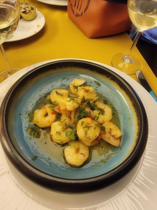 Creveti picanti la tigaie