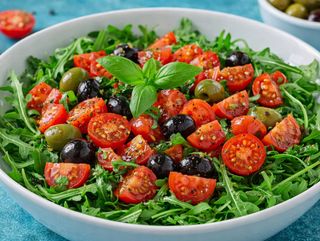 SALATĂ MEDITERANEANĂ