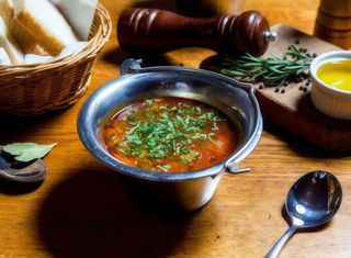 Ciorbă ţărănească de văcuţă