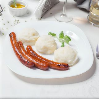 Piure de cartofi cu cârnaciori picanți