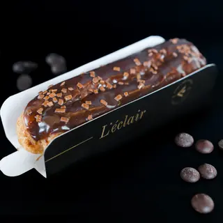 Éclair ciocolata