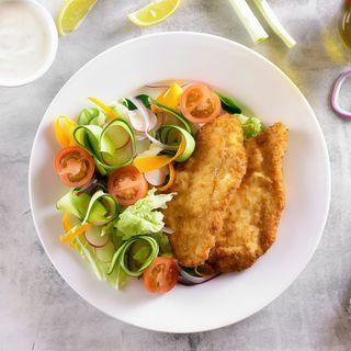 Snitel de pui crocant, mixt de salata