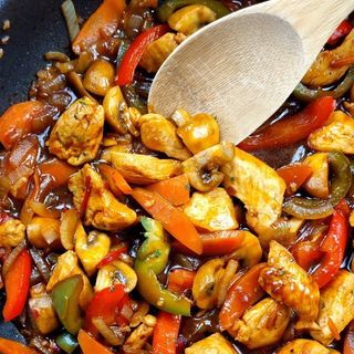 Tigaie picanta de pui