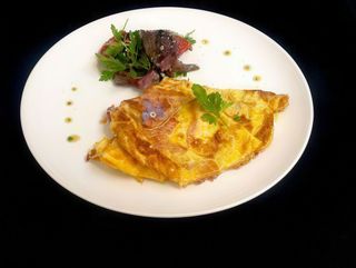 Omleta cu sunca si cascaval